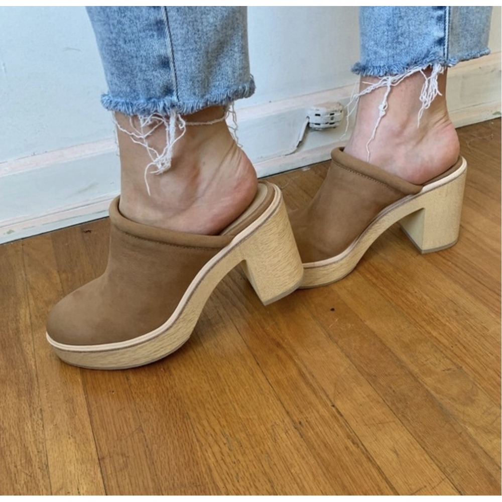 Dolce Vita Camdin Praline Nubuck Slip On Block Heel Rounded Toe Heeled Sandals 9